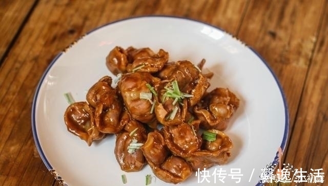 以前当垃圾扔，现在比肉还贵，过节下酒菜，又软又嫩，老少抢着吃