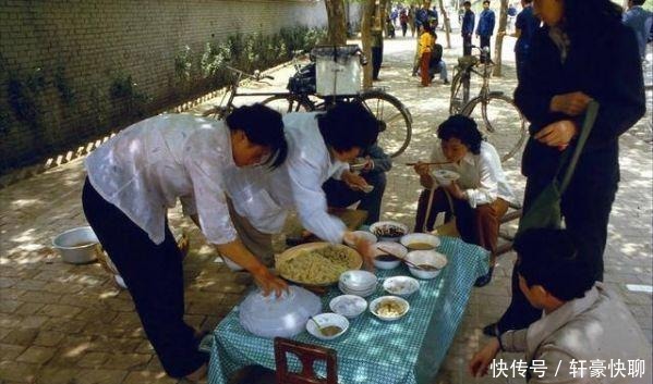 冰棍|老照片:记忆中的80年代,路边的小吃摊很干净,冰棍很便宜