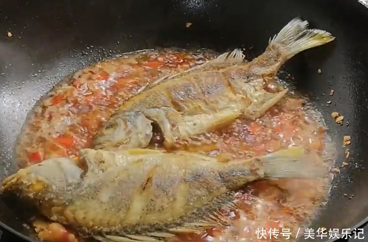 鲜香|红烧鱼好吃又诀窍,鲜香适口,外酥里嫩,端上桌就被大家吃完了