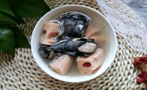 冬天,尤其是天冷后多给家人喝这汤,从而达到补血养颜的目的,营养互补,越吃气血越好