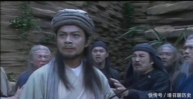 乔峰胸口的纹身是怎么来的?天生的,还是谁给他纹上去的?