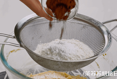 周末这样吃，雪顶焦糖咖啡磅蛋糕开启元气满满的一天