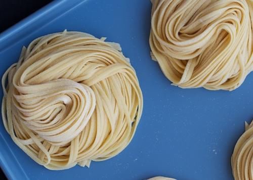 胆固醇|血脂高是面条吃多了？医生：想平稳血脂，尽量少吃2种食物