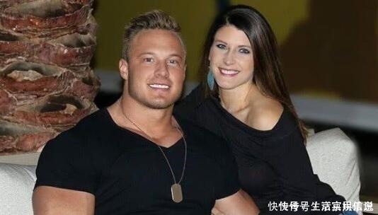 健身房|美国最强壮装修工,8块腹肌超级明显,上班常被女业主邀请吃饭!