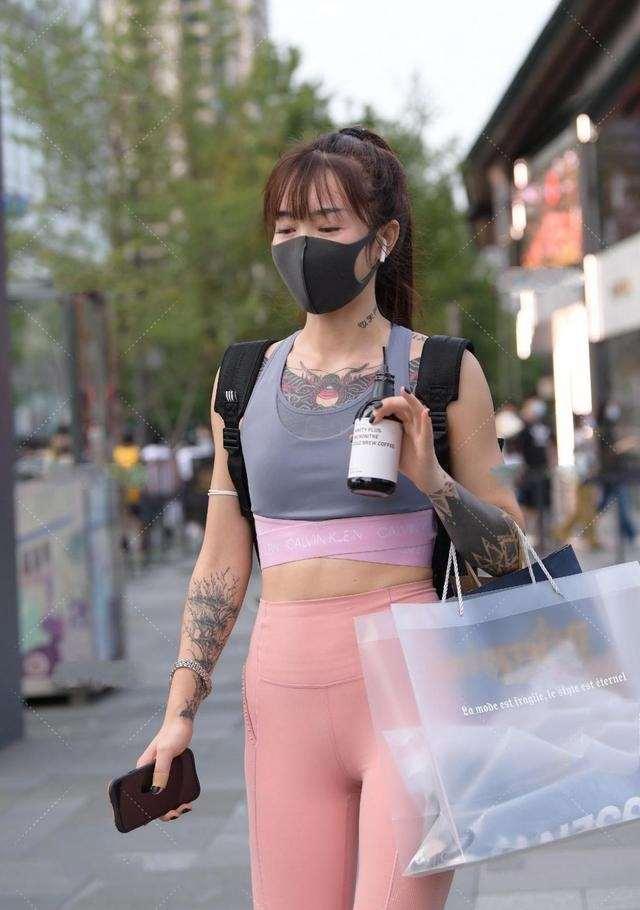 身材 高挑身材的打底裤美女,看上去年轻有活力,优雅浪漫