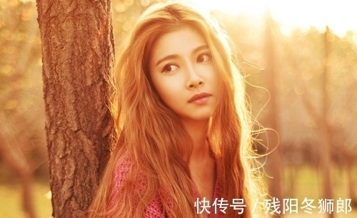 秋水!一池秋水一帘诗,半卷闲愁携入梦;九赋伤秋词,缕缕心音凭雁送