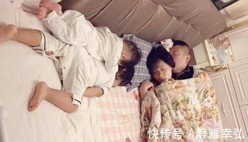 爸妈|一家四口的“睡觉照”火了,画面让人既好笑又心疼:佛系家长