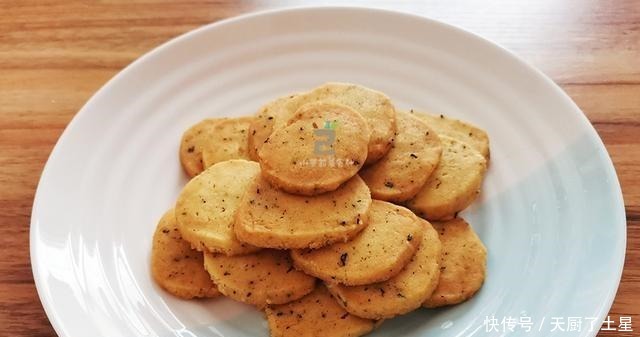 吃红茶的方法不同,加面粉做成红茶糕点,香不腻,酥去渣