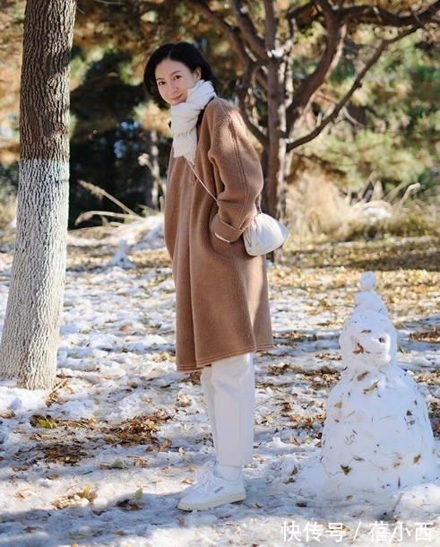 大衣 为什么有的人穿大衣不显老?不仅因为颜值,关键在于气质和懂搭配
