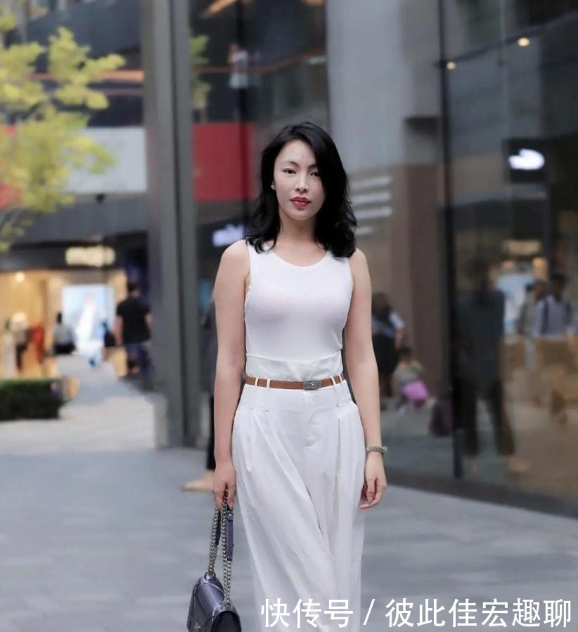 “阔腿裤”并未过时,换一种穿搭风格,成为“小粗腿”的克星!