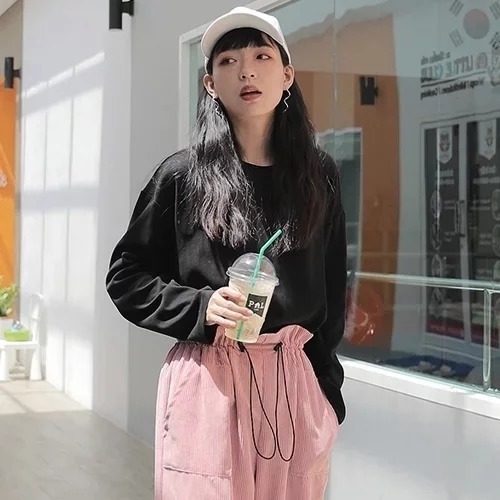 街拍：温文儒雅的小姐姐，展现性感酷雅气质，唯美大气