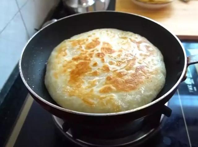 教你自制非常简单的香酥面饼，柔软又劲道，营养又美味！