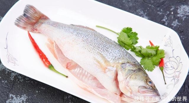 做清蒸鱼，有人加盐，有人加料酒，大厨都别放，这才是正确做法