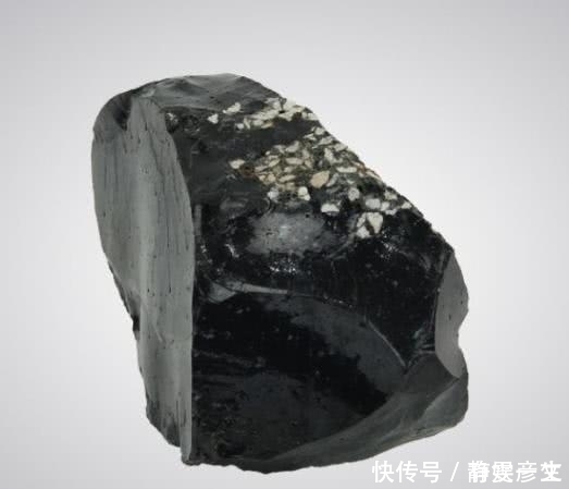 来自宇宙的石头,价值比黄金还要大40倍,成为世界上最贵的宝石