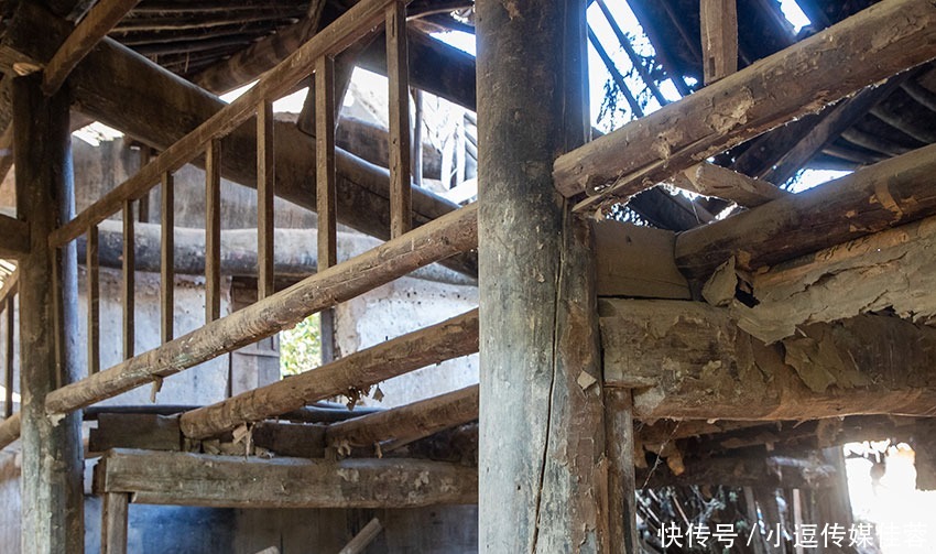 这所学校里藏一座守备衙门,始建于清乾隆七年,损坏严重令人惋惜