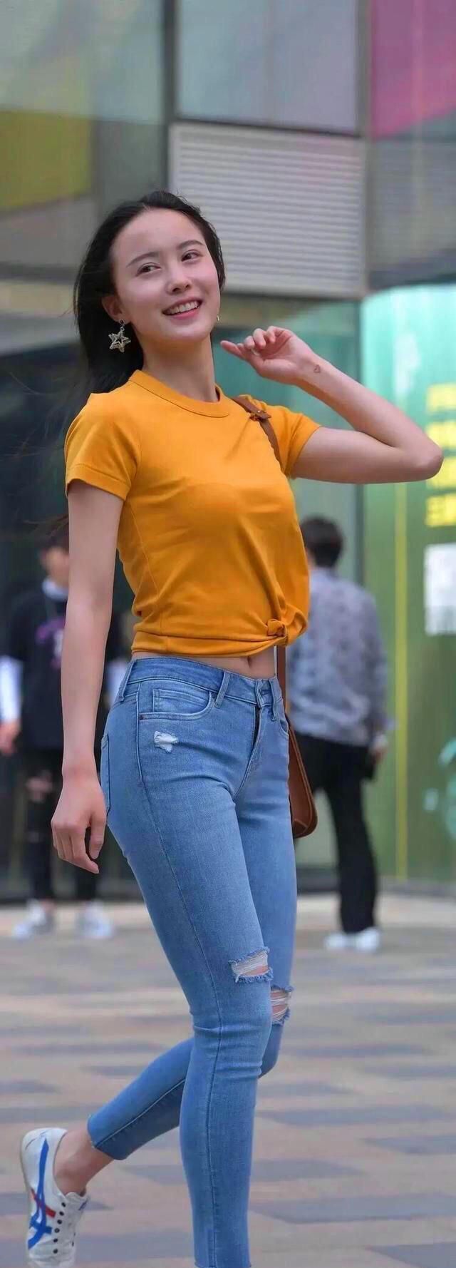 牛仔裤|橙色半袖搭配破洞牛仔裤, 甩头的那一刻, 我心动了!