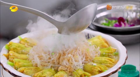 这道菜|《中餐厅》抵达桂林站！檀健次花式安利酸笋，赵丽颖张碧晨惊喜亮相