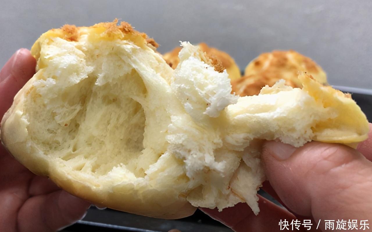 自从学会脆皮肉松小面包，家里面粉见底快，蓬松暄软，简单又好吃