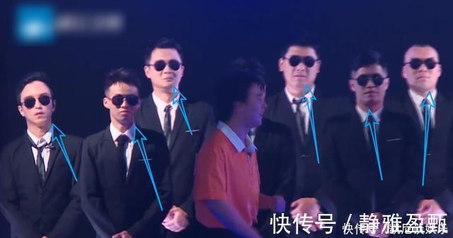 |郭麒麟有多幽默《奔跑吧》黑衣人努力憋笑,看样子快忍不住了