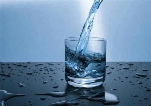 生水|喝水时，冷水热水各一半，对身体有什么影响？或许大多数人不清楚