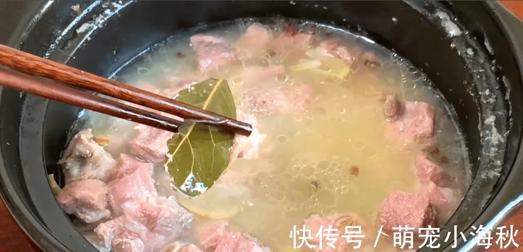 正确做法|炖排骨时,有人先焯水,有人直接炖,大厨:都不对,教你正确做法