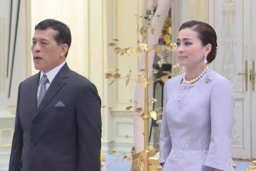 泰王&苏提达和诗妮娜,为了一把御椅杠上了,后妃暗斗没有停止