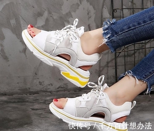 老爹 爆火的凉鞋有很多,但建议穿这4双,因为不累脚还不挑胖瘦!