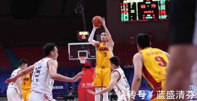 西蒙斯|花小钱办大事,杨学增拉来老熟人!全力冲不刹车,山西男篮不服输!