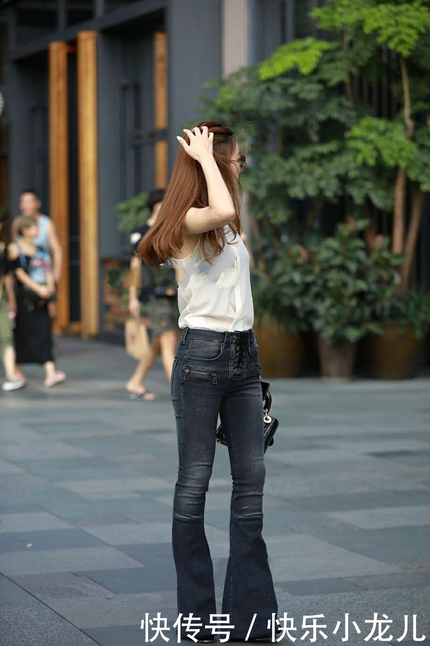 清纯|整条街最亮眼的美女,尽显清纯又迷人