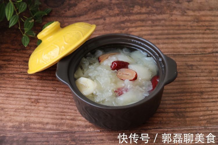 养肝|雪梨银耳汤,润肺去燥养肝健脾,女人常喝滋润又养颜