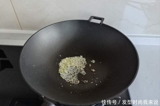  我家午餐4个菜，量不多却好吃，网友生活有仪式感，真好