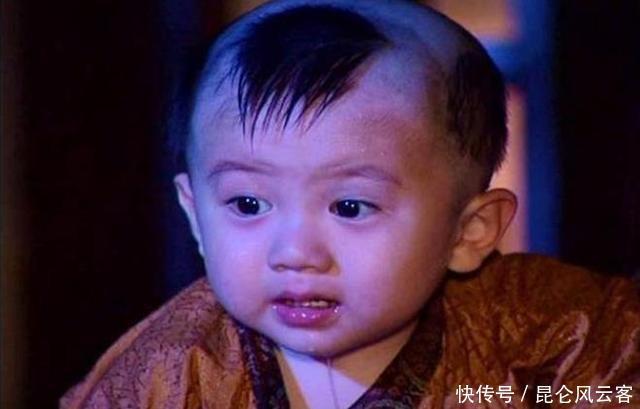 惊慌失措|金鱼精下界为妖,观音菩萨为啥那么惊慌失措?你看她在担忧什么