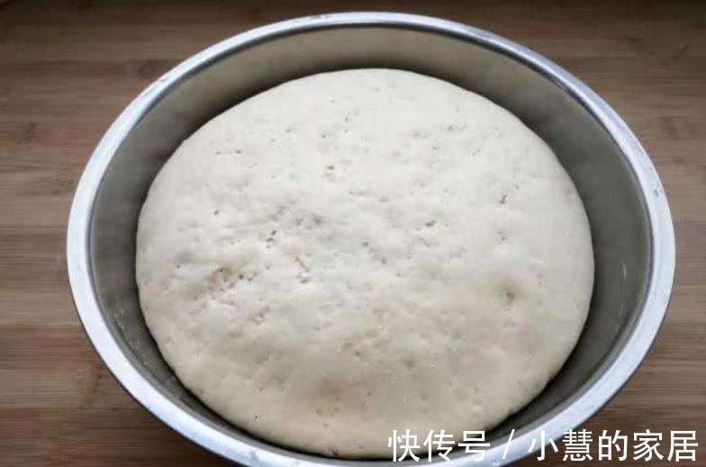 天冷了发面难?记住“一放两技巧”,30分钟发好,馒头饱满又暄软