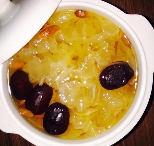 银耳红枣羹怎么才能熬制粘稠出胶，记住这3点就够够了！