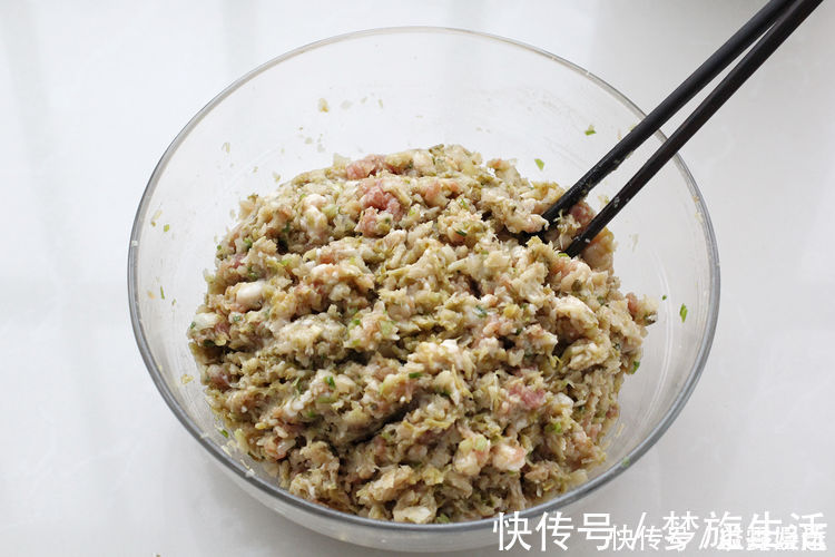 肉馅|用东北特色菜蒸包子,味道倍儿鲜美,老公自己就能吃一屉,真服了