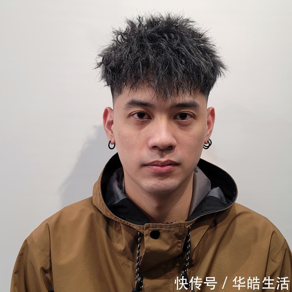 帅气|男生别剪“精神小伙”发型了,今夏试试这5个造型,时髦又显帅气