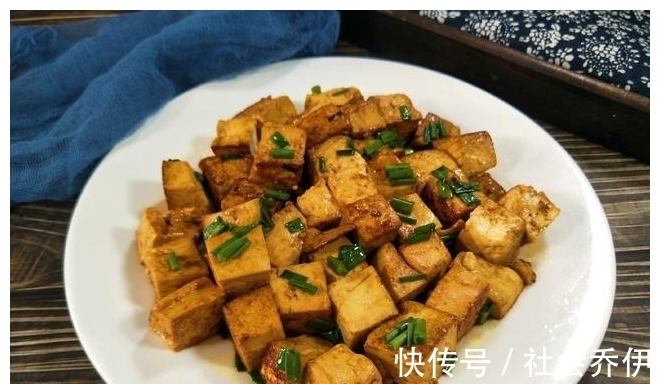 懒人快手菜|没想到豆腐这么好吃,只用1种调味品,简单易做,吃一口就上瘾