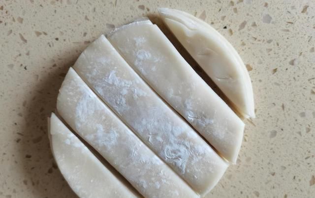  饺子皮|想吃油泼面，5张饺子皮就能搞定，酸辣开胃，每次能吃一大碗