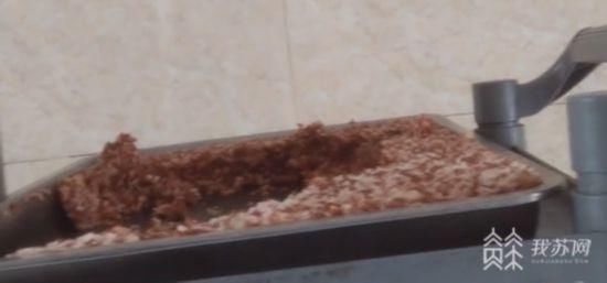 工作人员|鱼里吃到疑似蛆虫 雷驰减肥训练营食堂问题多