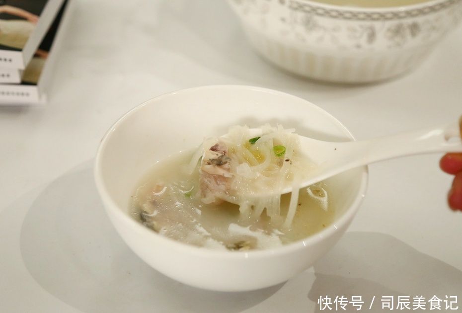 浓白|鲫鱼汤怎么做又浓又白、又鲜又不腥小妙招!十几分钟做浓白鲜汤