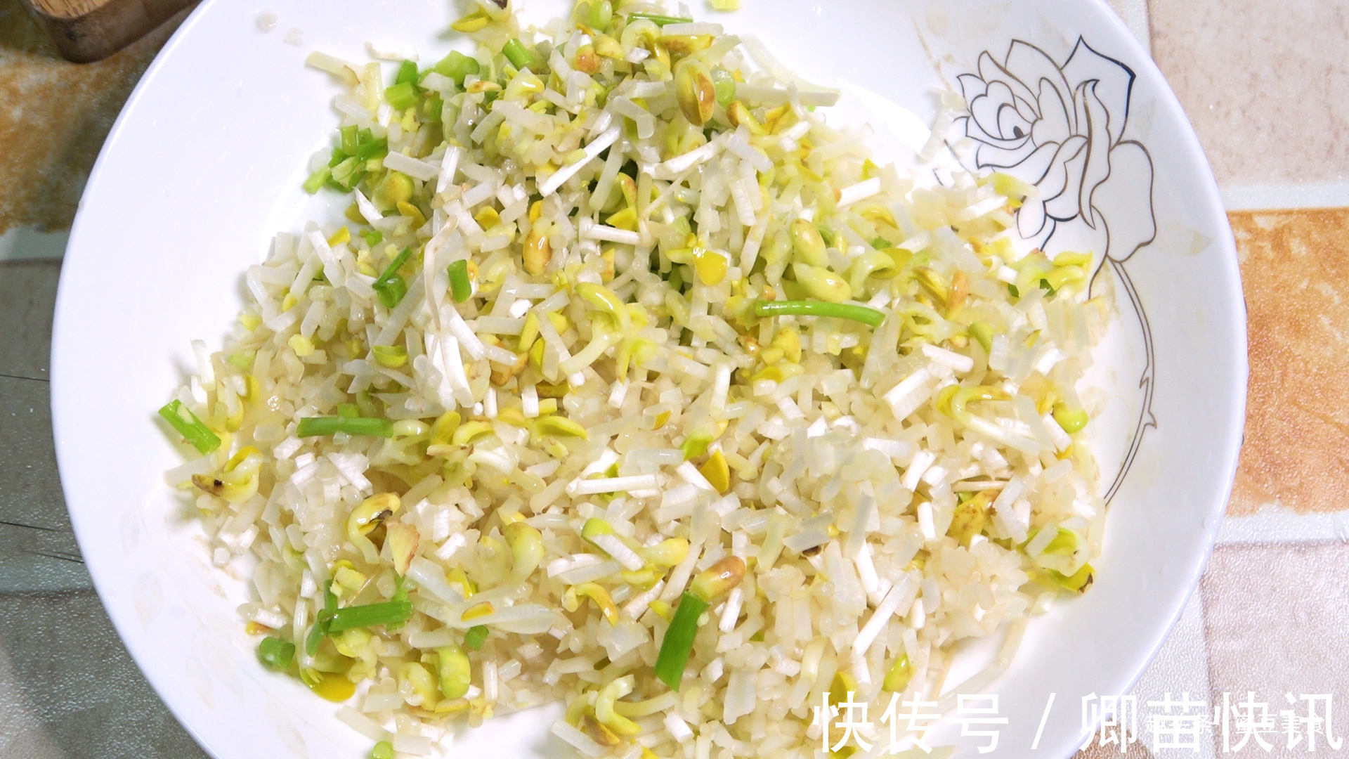 淀粉|炸萝卜丸子别只知道加面粉、淀粉,多加2样食材,金黄酥脆不油腻