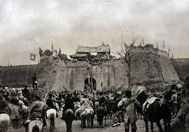 农民起义|为什么欧洲王室千年不变,而中国王朝不到三百年就要改朝换代?