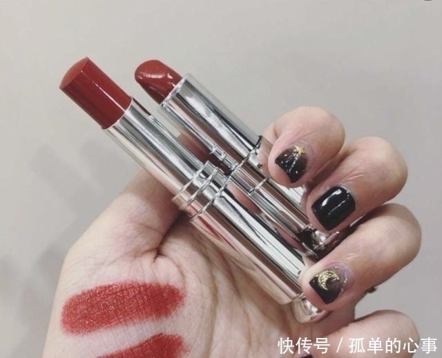 哑光 口红小样跟正装有啥区别?不只是克数,颜色也不同,难怪小样更好