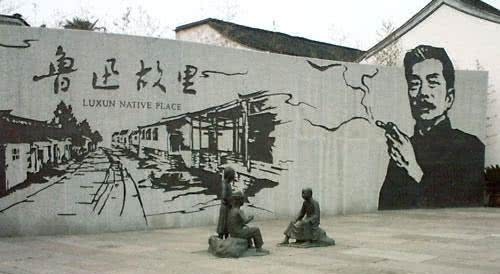 辞退|鲁迅年少时的玩伴闰土,晚年被周家辞退后活活病死,其后人如今过得怎样?