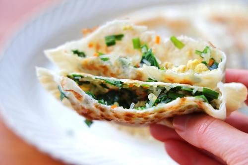 懒人韭菜盒子，不和面不揉面，皮薄馅大，而馅料特别柔和