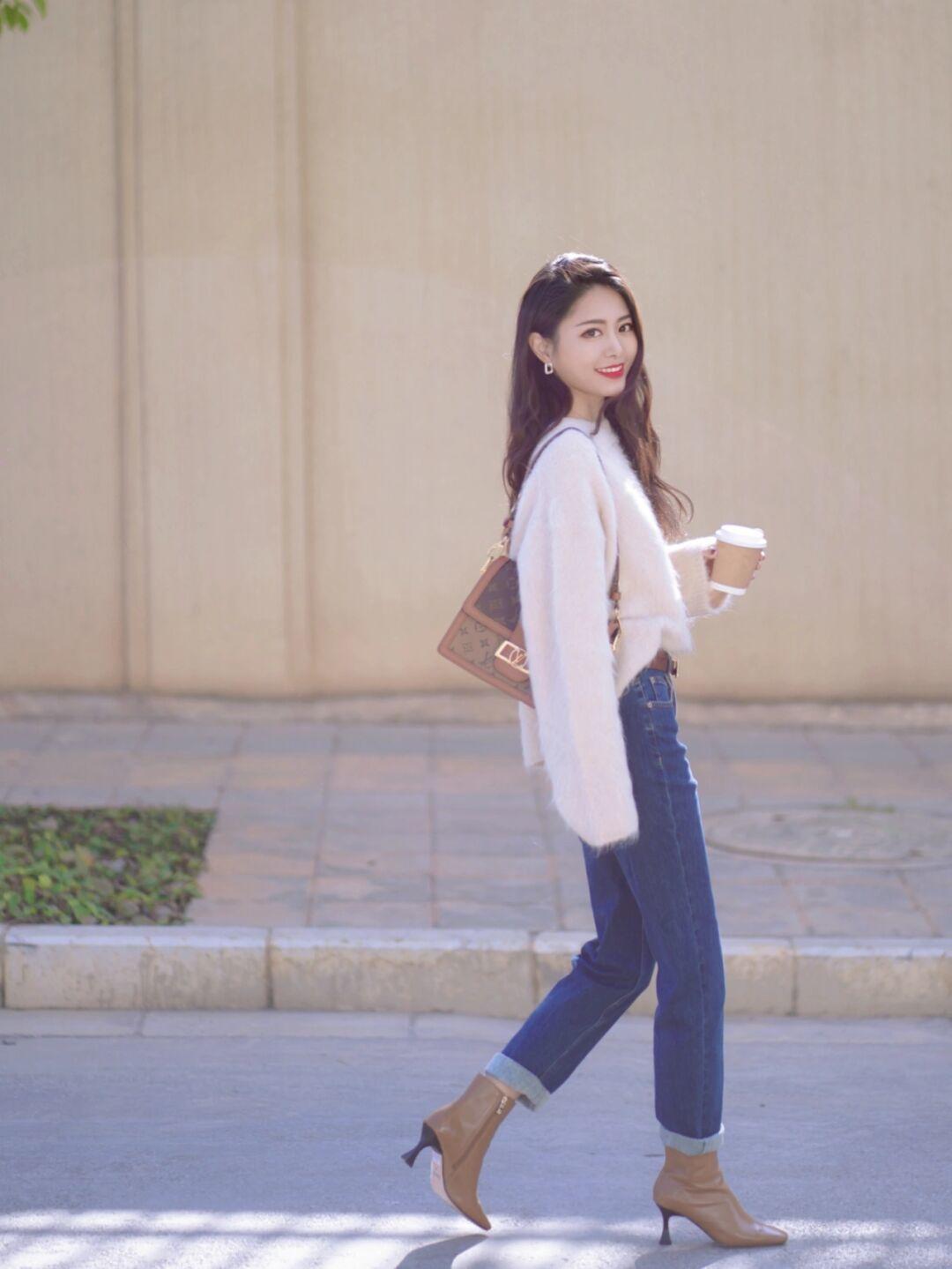 开衫 女人再不会打扮也别配“紧身衣”,毛衣才是最优雅,实用性极强