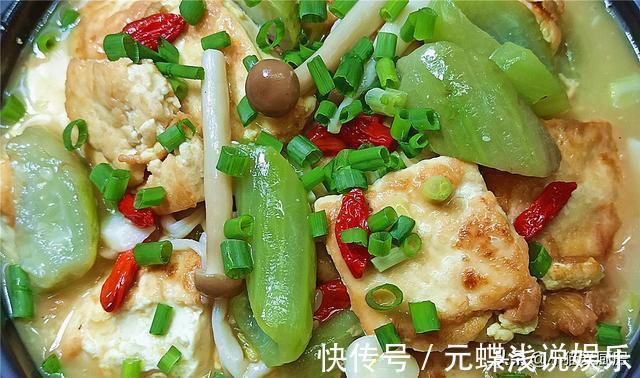 金黄色|5元钱做出的“丝瓜烧豆腐”,很适合热天吃,做法超级简单