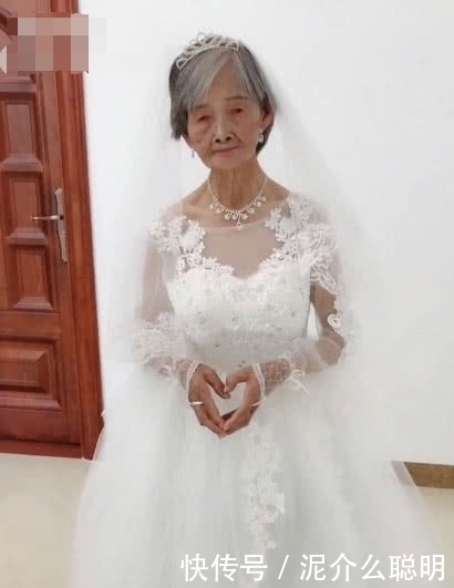 老奶奶|95岁老奶奶化妆成“最美新娘”,妆后容颜,让人赞叹