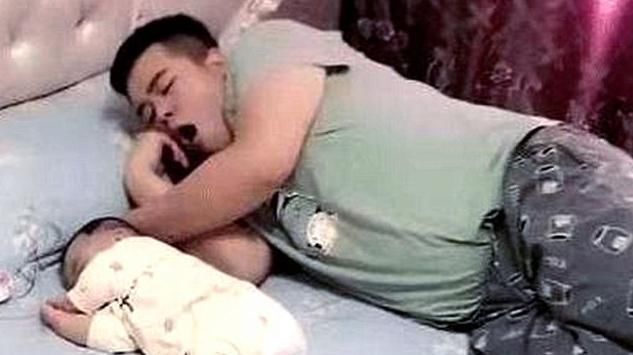 午睡|陪娃午睡,爸爸醒后发现宝宝身体“凉了”,连忙起身探宝宝鼻息