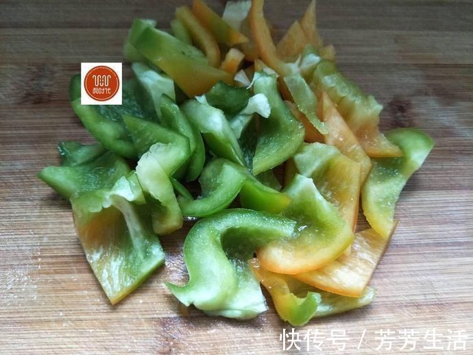 下饭|夏天就该这样吃茄子，不用过油，软嫩多汁，美味又下饭，比吃肉香